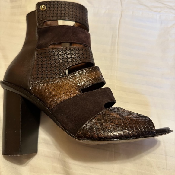 Heels - Picture 2 of 3